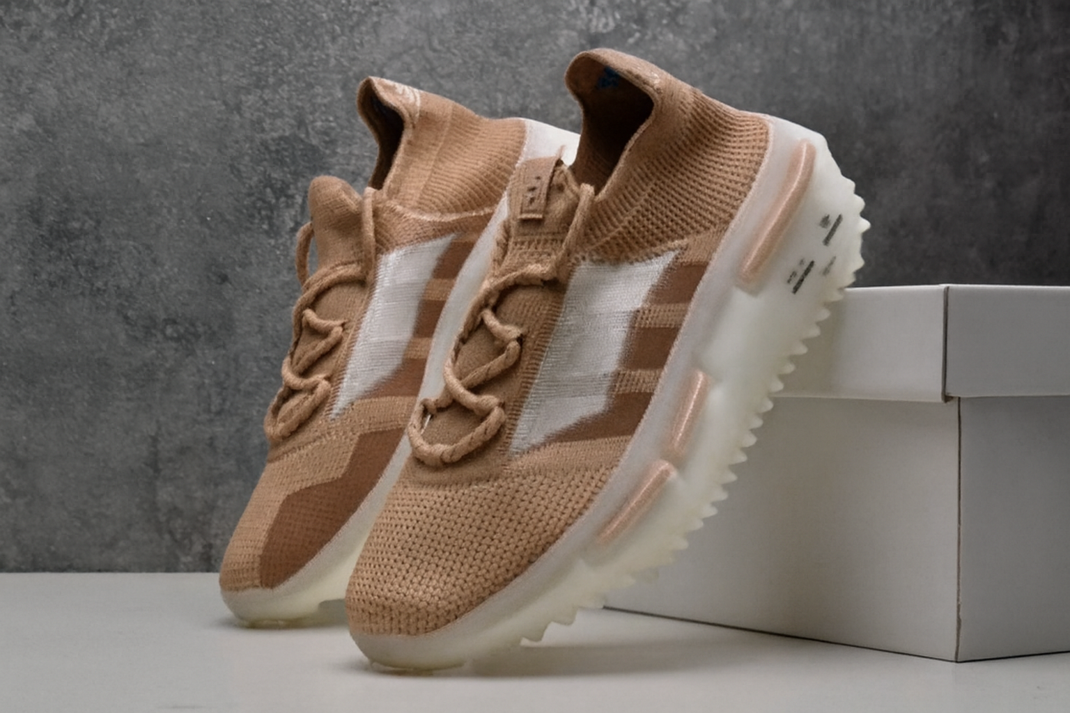 x1 Adidas NMD R1 - Image 1