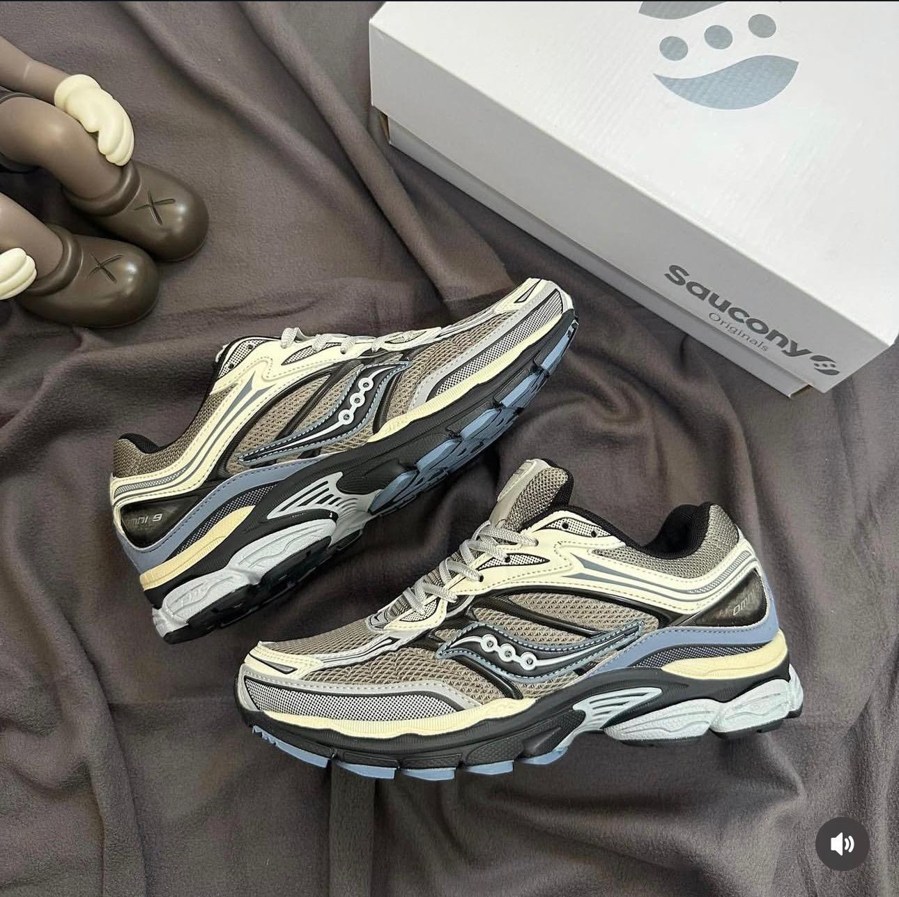 W1 Saucony Pro Grid 9 - Image 1